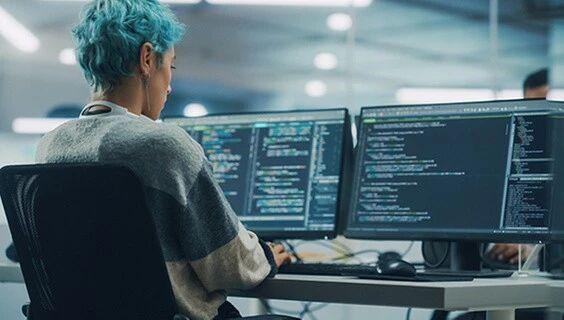 为何在计算机科学领域，顶级会议论文集的声誉常超越期刊？